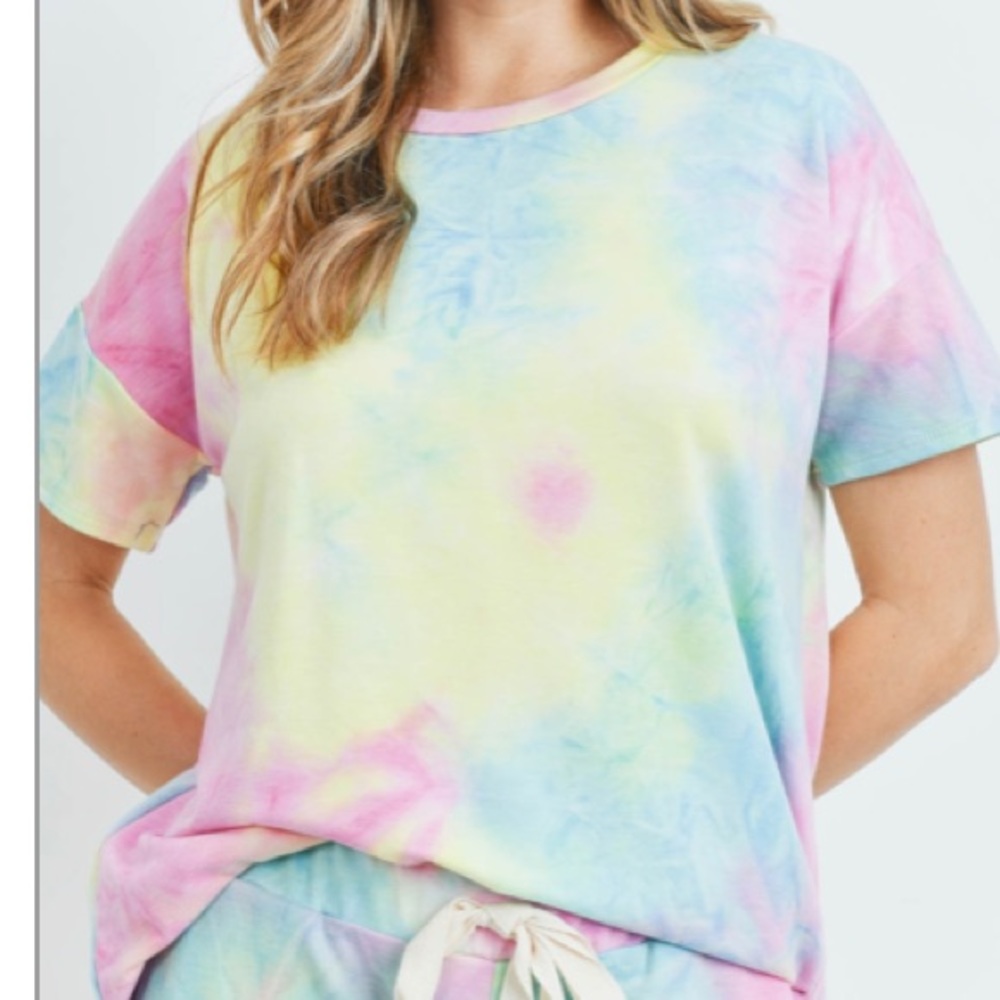 Tie Dye Top & Shorts Lounge Set - Picture 7 of 9